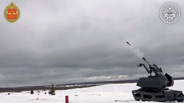 Novo smrtonosno oružje Moskve: Borbeni robot sam puni i ispaljuje granate VIDEO