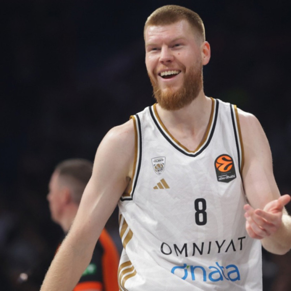 Prozivke u meču koji je "naljutio" zvezdaše FOTO