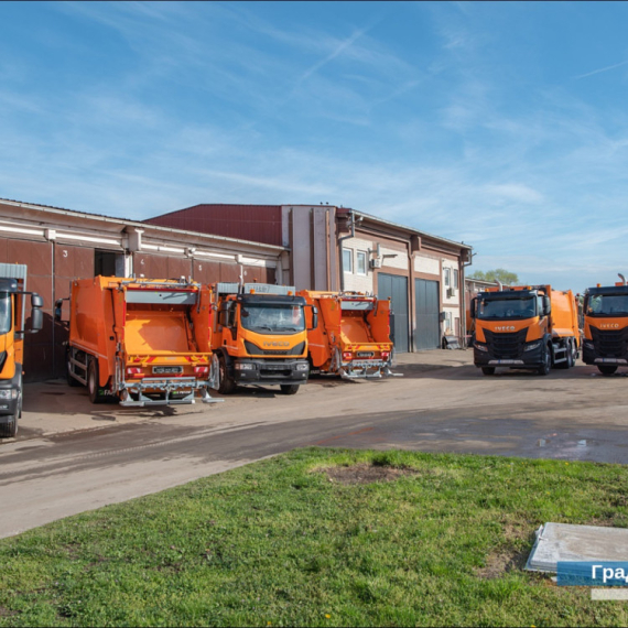 Ulaganje od 150 miliona dinara: Novi kamioni na ulicama Zrenjanina, za  efikasniji odvoz otpada