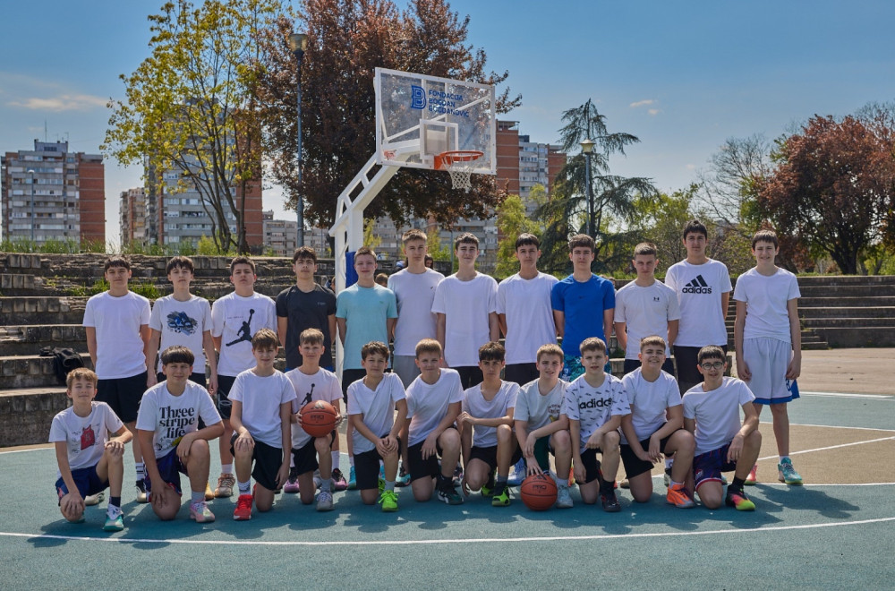 Fondacija Bogdan Bogdanović obnovila teren za košarku na Novom Beogradu