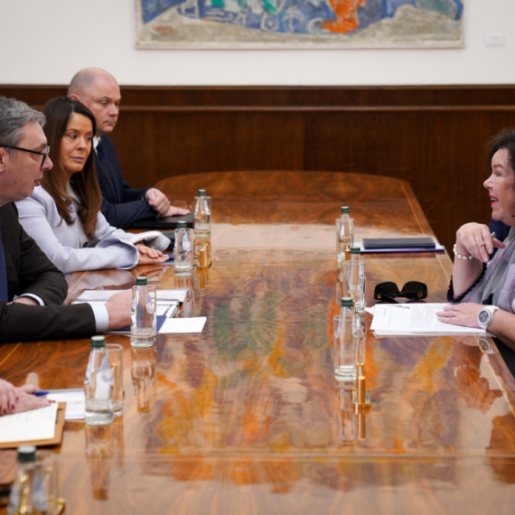 Vučić se sastao sa specijalnom izaslanicom Velike Britanije Karen Pirs