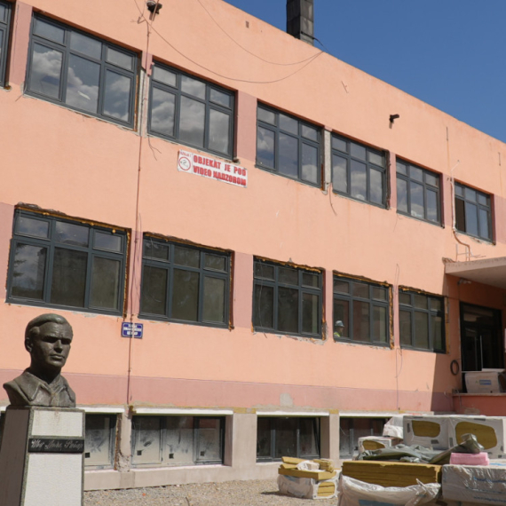 Završava se rekonstrukcija najveće škole u Raškoj: Učenici dobijaju novu zgradu i modernu opremu FOTO