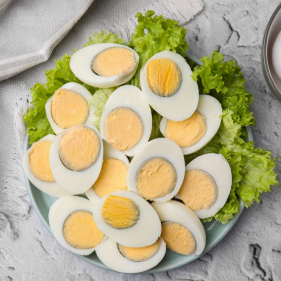 Primetili ste zeleni okvir oko žumanca?; Evo zašto se pojavljuje i da li je jaje bezbedno