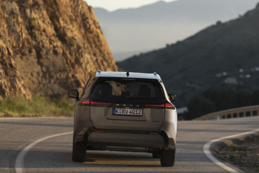 Nova Toyota RAV4 stigla u Evropu: Provereni SUV donosi mnoštvo inovacija FOTO