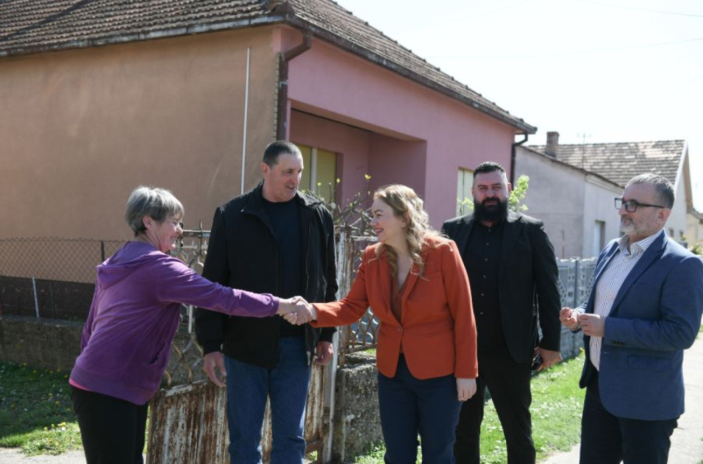 Šid: Uručeni paketi hrane za 159 porodica izbeglica i interno raseljenih lica