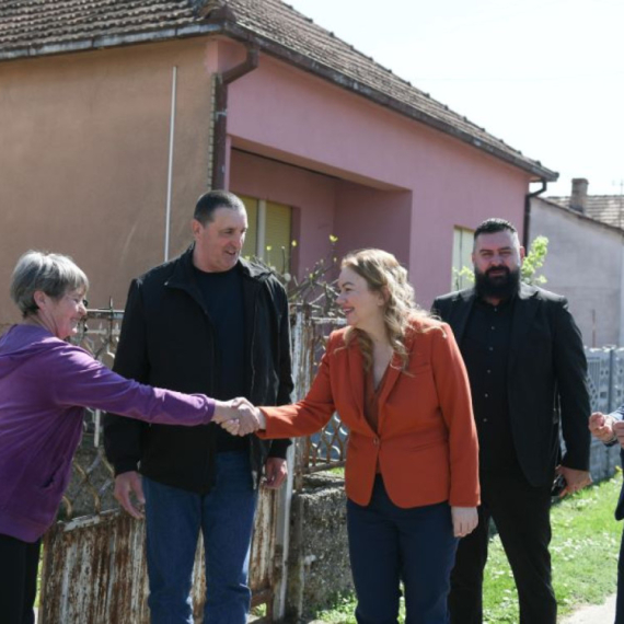 Šid: Uručeni paketi hrane za 159 porodica izbeglica i interno raseljenih lica