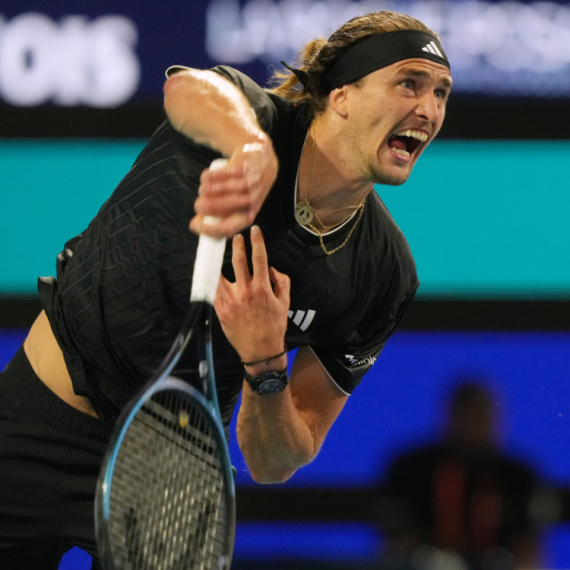Zverev gubio 4:0 u 3. setu i preživeo