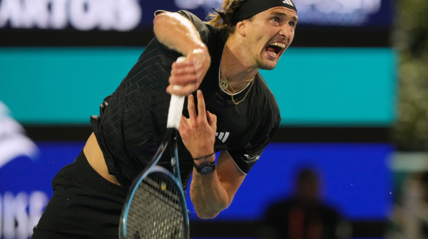 Zverev gubio 4:0 u 3. setu i preživeo