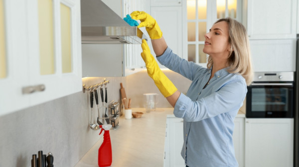 Sedam jednostavnih navika koje sprečavaju nakupljanje masnoće u kuhinji