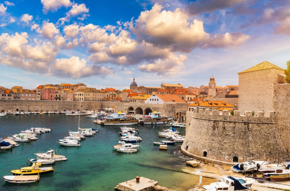 Turista pitao ima li kriminala u Dubrovniku; Dobio urnebesne odgovore, pomenuta sarma i ćevapi FOTO