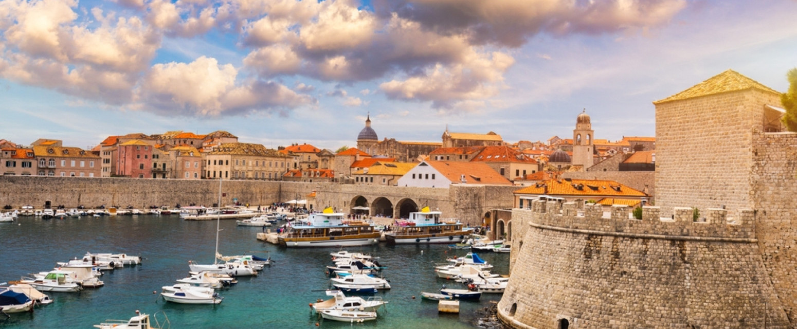Turista pitao ima li kriminala u Dubrovniku; Dobio urnebesne odgovore, pomenuta sarma i ćevapi FOTO