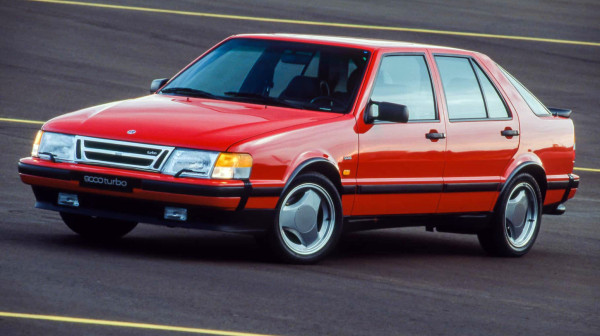 Otvorili staru garažu i ostali bez teksta: Pronašli dva gotovo nova Saaba iz 80-ih FOTO