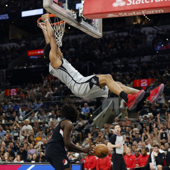 I desetkovani Sparsi su jaki – Mičel i Buker "pokidali", vratio se Kejd VIDEO