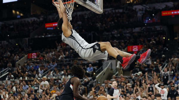 I desetkovani Sparsi su jaki – Mičel i Buker "pokidali", vratio se Kejd VIDEO