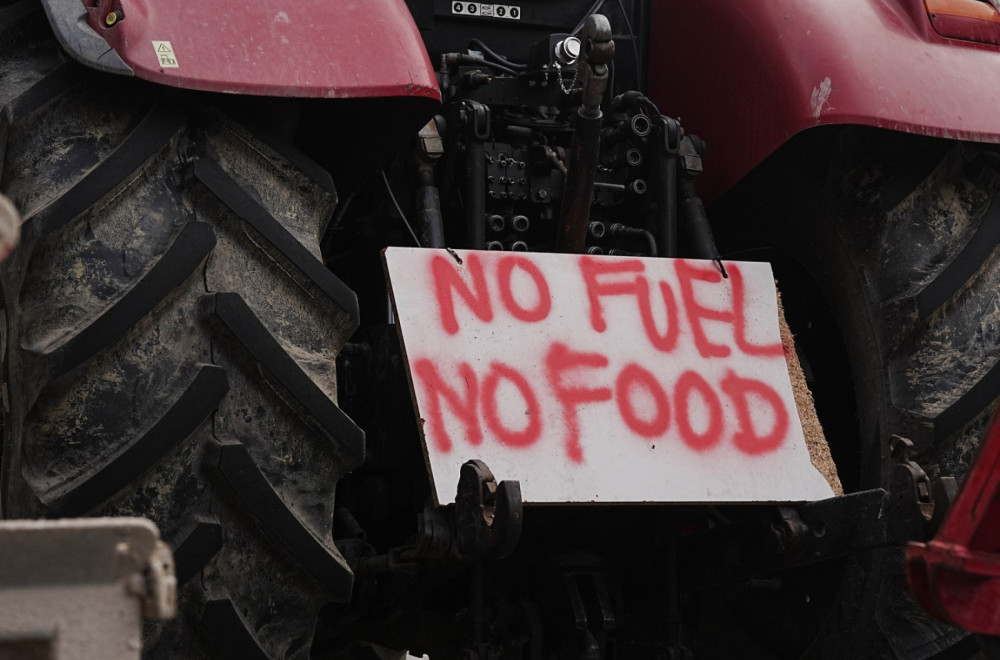 Haos zbog cena goriva: Demonstanti blokirali puteve, pumpe postaju suve FOTO/VIDEO