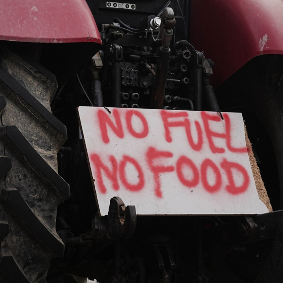 Haos zbog cena goriva: Demonstanti blokirali puteve, pumpe postaju suve FOTO/VIDEO