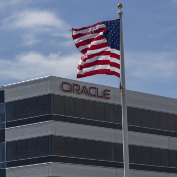 Njena dnevnica vredi kao naše tri plate: Ko je Hilari Makson, nova CFO tehnološkog giganta