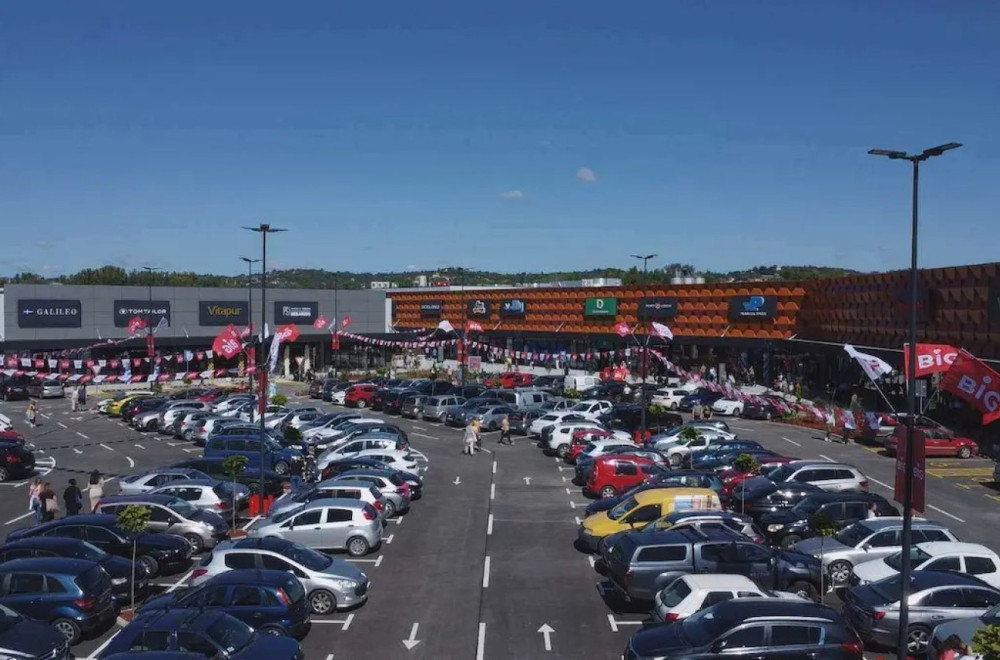 Našao punu kovertu novca na prakingu i odmah sve vratio: Poštar Branko oduševio Čačak svojim poštenim gestom