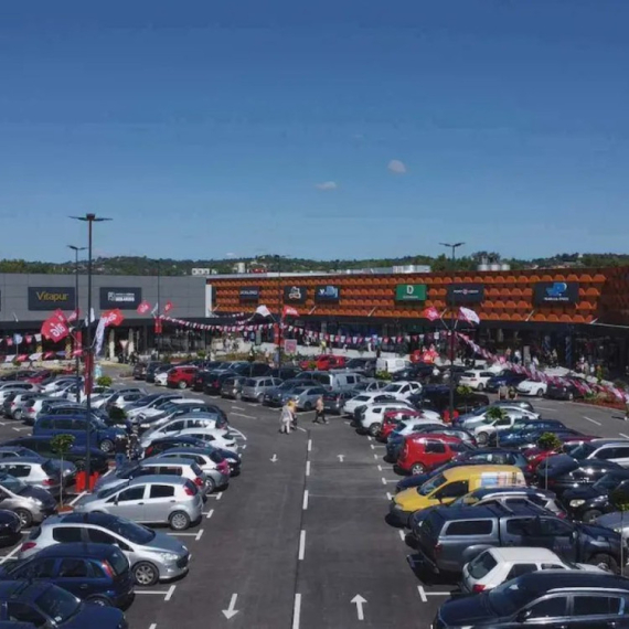 Našao punu kovertu novca na prakingu i odmah sve vratio: Poštar Branko oduševio Čačak svojim poštenim gestom