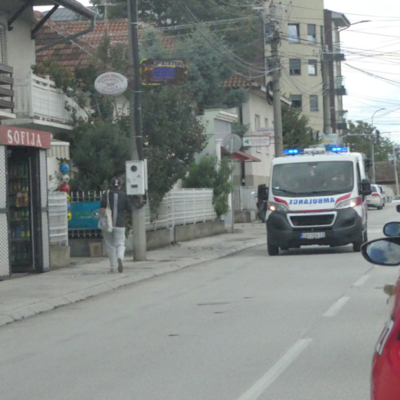 Tragedija u Čačku: Mlađi mušakrac skočio sa zgrade na Ljubić keju