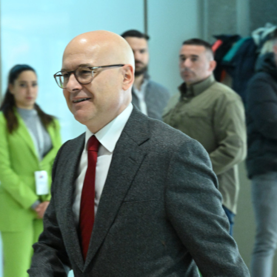 Sednica Predsedništva SNS u Sava Centru; Jedna od tema konsultacije sa Vučićem FOTO