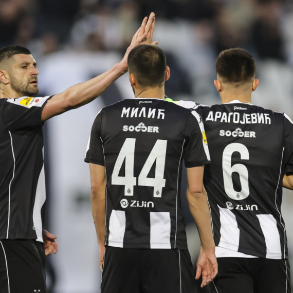 Partizan u Pazaru pred praznim tribinama