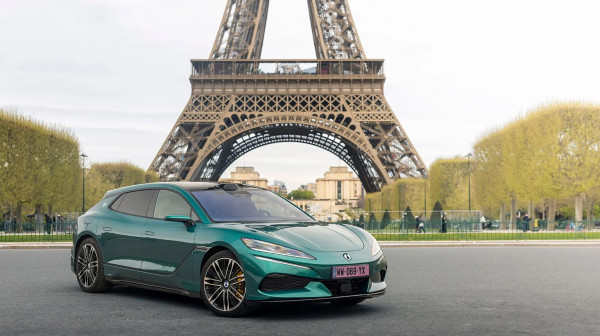 Mercedes mu je u startu pomogao, a sad ovaj kineski brend otima Nemcima kupce u Evropi FOTO