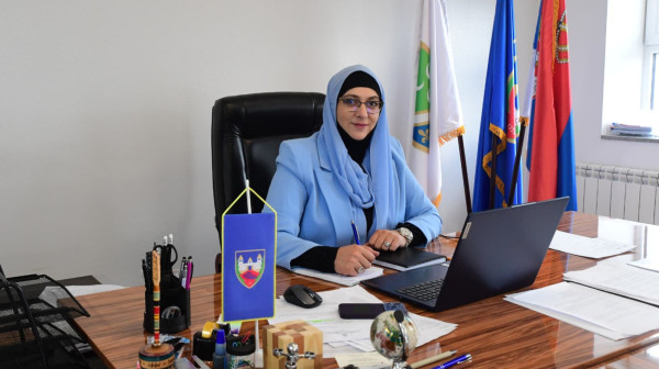 Gest za svaku pohvalu: Predsednica opštine iz svog džepa finansirala bezbednost učenika