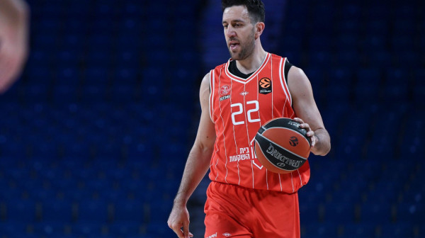 Olimpijakos na pragu da pečatira prvo mesto – Micić nije mogao protiv Milutinova