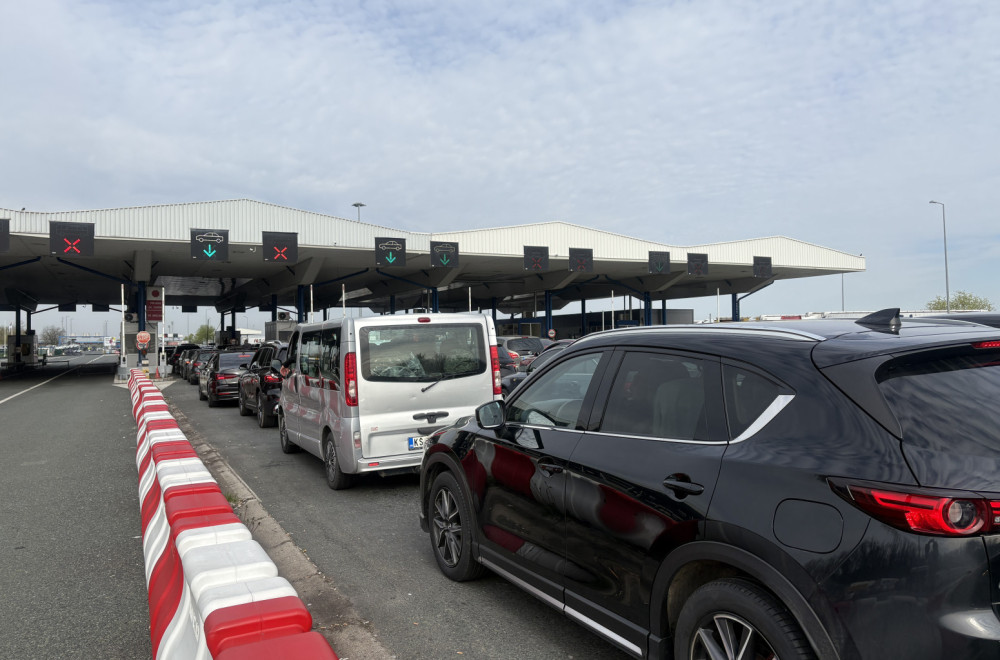 Totalni kolaps na granicama; Kilometarske kolone, satima se čeka zbog novih pravila