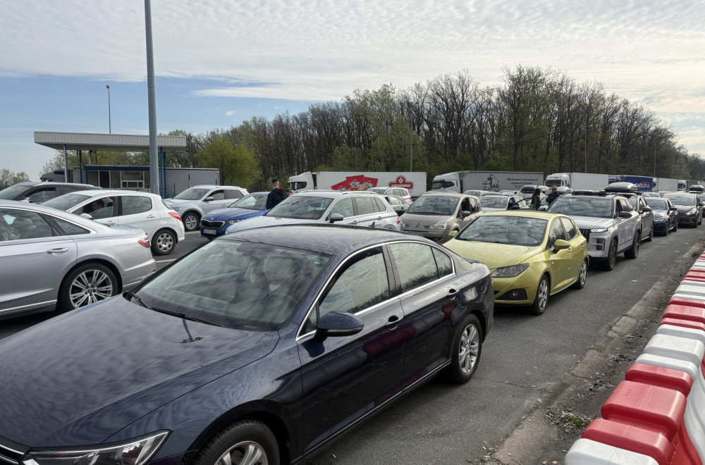 Uvođenje EES sistema blokiralo Batrovce: 300 dece iz Srbije čekalo 10 sati na granici