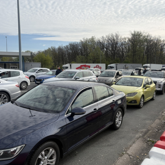 Uvođenje EES sistema blokiralo Batrovce: 300 dece iz Srbije čekalo 10 sati na granici