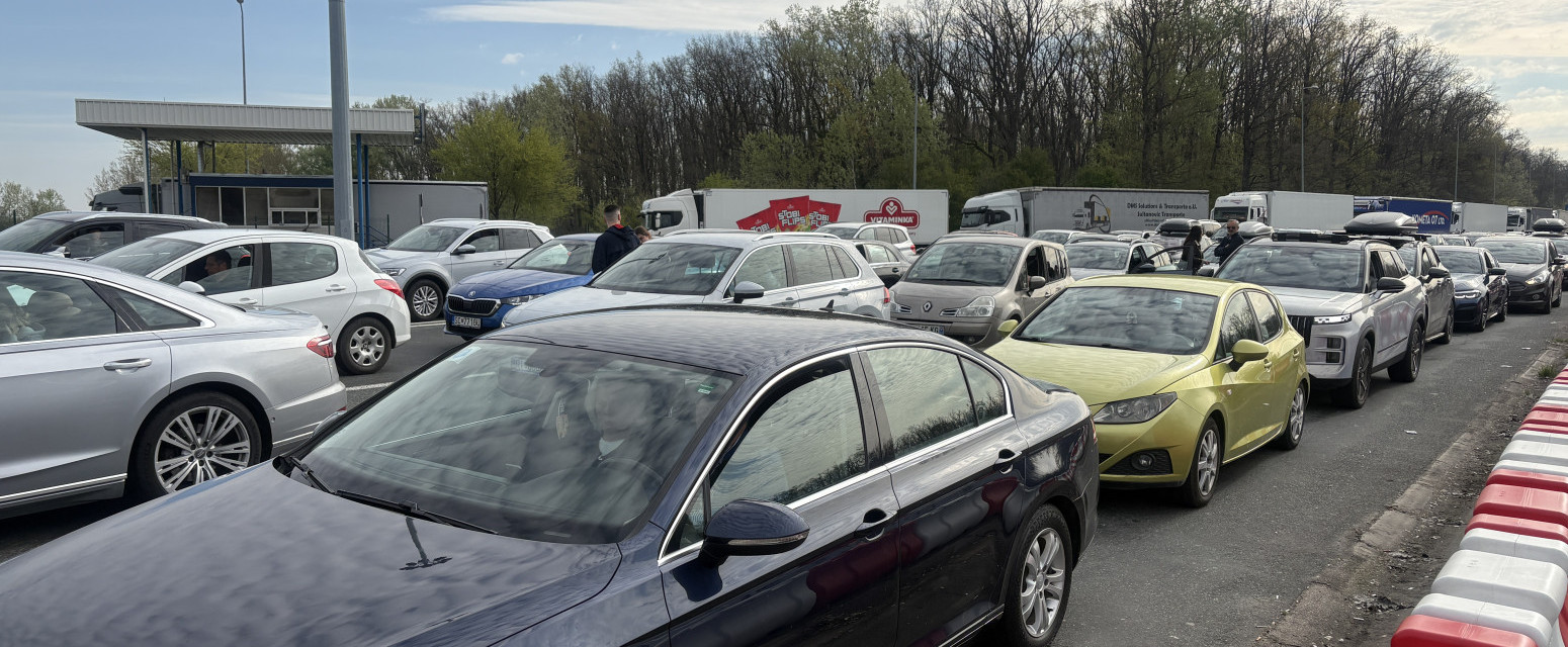 Uvođenje EES sistema blokiralo Batrovce: 300 dece iz Srbije čekalo 10 sati na granici