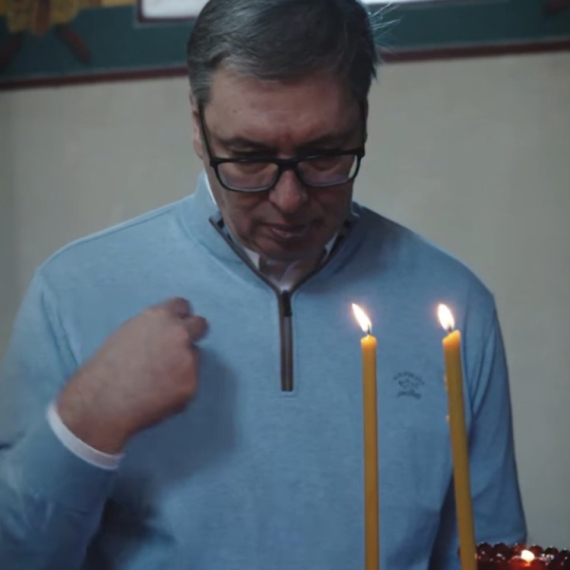 Vučić: "U porodici je naša snaga" VIDEO