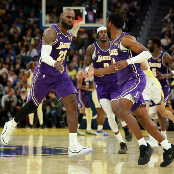 Broni za Lebrona – prva "sin-otac" asistencija u istoriji NBA VIDEO