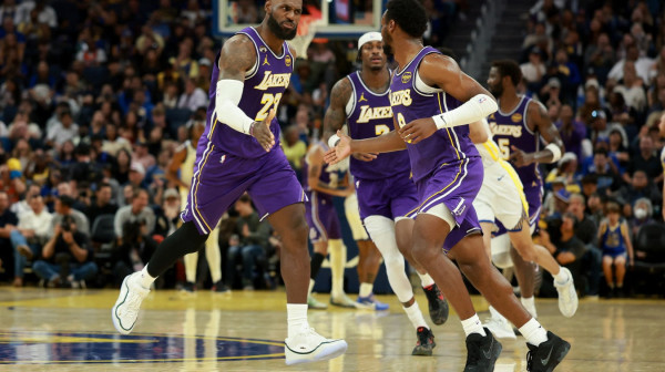 Broni za Lebrona – prva "sin-otac" asistencija u istoriji NBA VIDEO