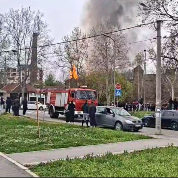 Veliki požar u Obrenovcu: Vatra progutala stari mlin, vatrogasci na terenu