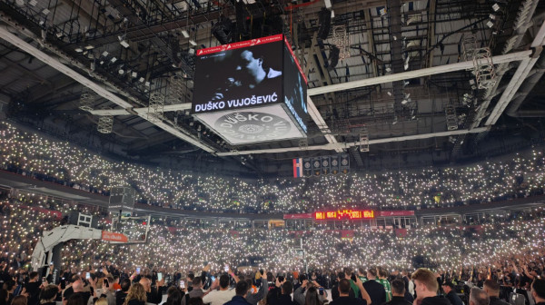 Suze u "Areni": Odaje se počast Dušku Vujoševiću FOTO