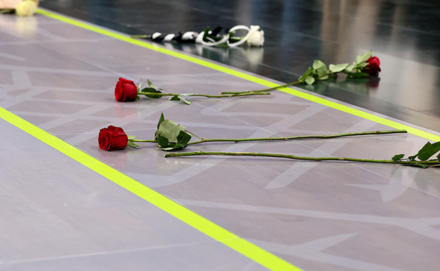 Tuga i suze u Areni – Partizan i grobari se oprostili od Duška Vujoševića VIDEO