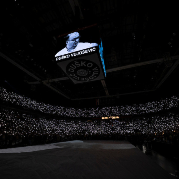 Tuga i suze u Areni – Partizan i "grobari" se oprostili od Duška Vujoševića VIDEO