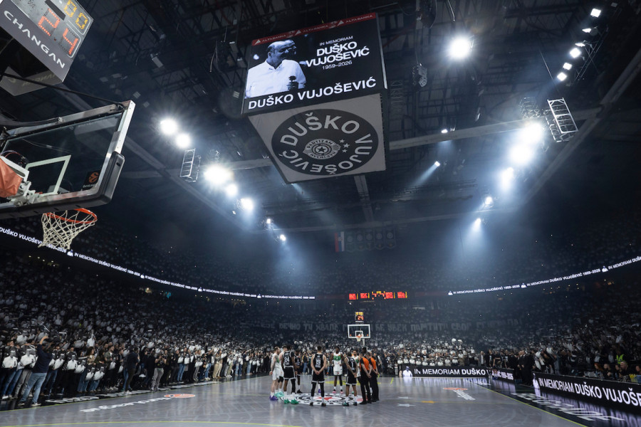 Tuga i suze u Areni – Partizan i grobari se oprostili od Duška Vujoševića VIDEO