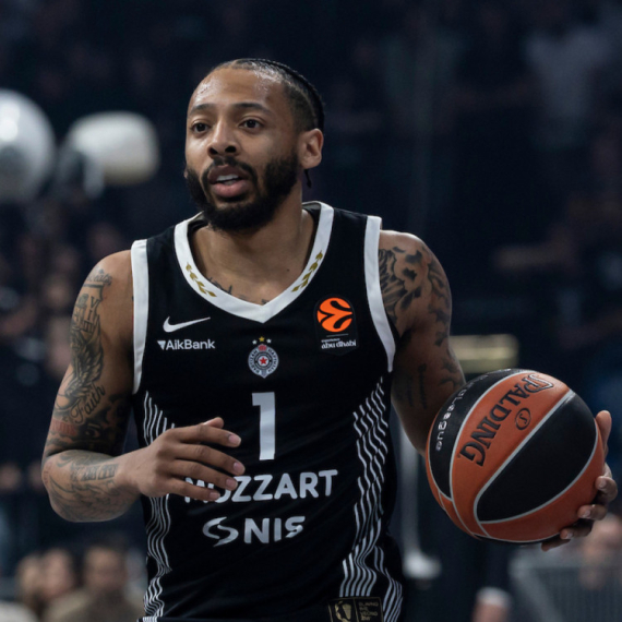 Karlik Džons se oglasio: "Bilo je uspona i padova..." VIDEO