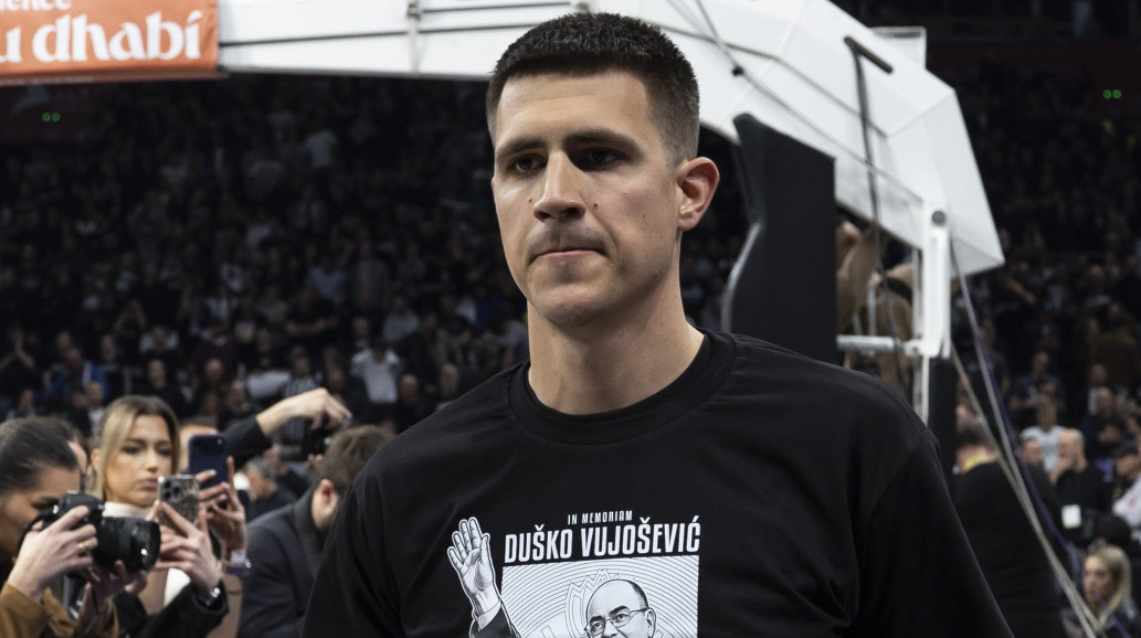 Poslednja ruža natopljena suzama