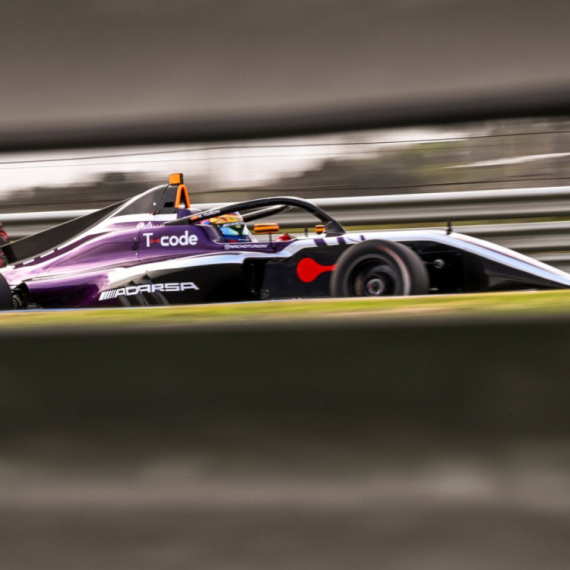 Strašan sudar u Formuli 4 – Srbin učestvovao u karambolu VIDEO