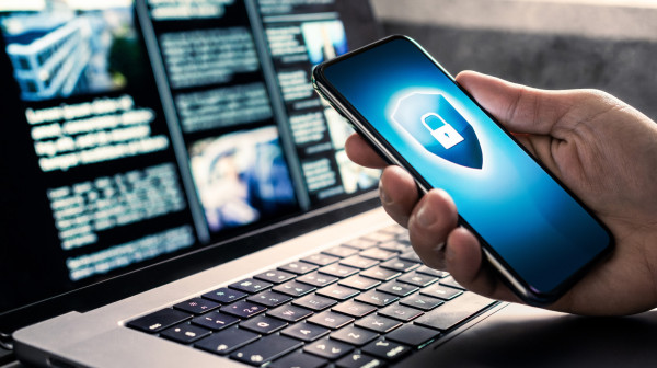 Gmail uvodi veliku promenu za mobilne telefone: Da li su vaše poruke konačno bezbedne?