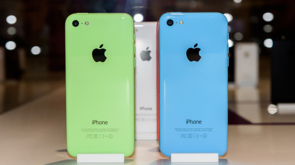 iPhone 5C je ponovo "in": Generacija Z oživela Apple-ov šareni klasik