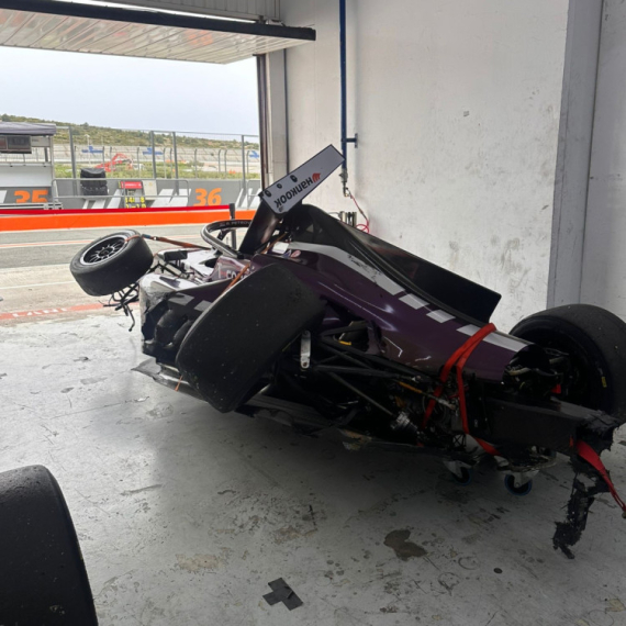 Centimetri delili od katastrofe – ovako izgleda bolid srpskog vozača u formuli 4 VIDEO