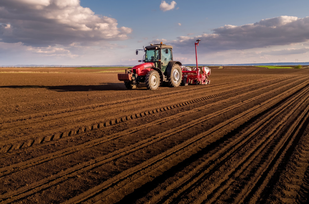 Prava podrška: Poljoprivrednicima iz gradskog budžeta 63 miliona dinara za opremu, stoku, osiguranje useva