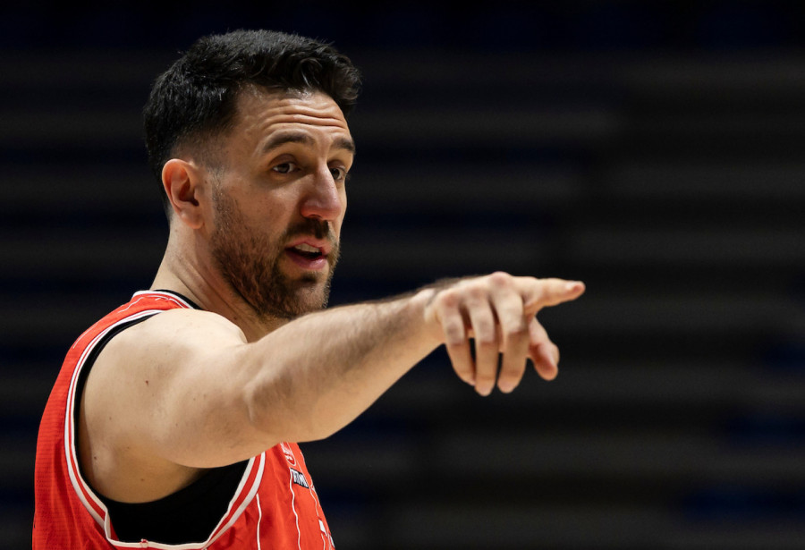 Košarkaška knjiga sa tri srpska slova