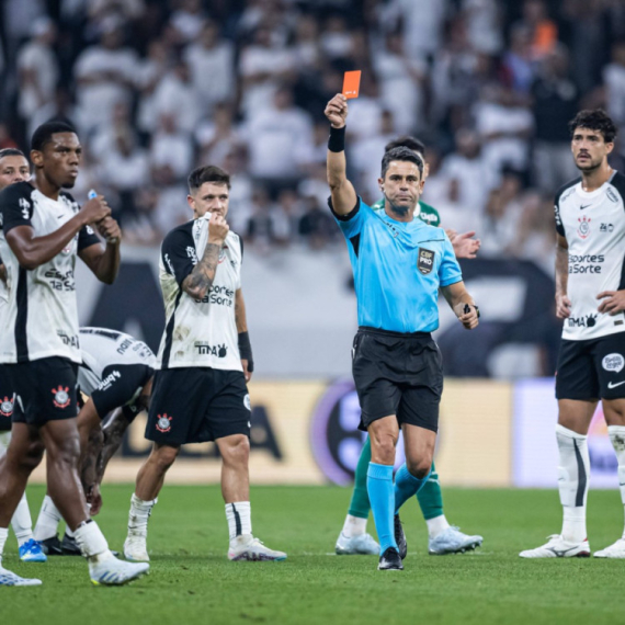 Bizaran crveni karton u Brazilu – hvatao se za međunožje, reagovao i VAR VIDEO